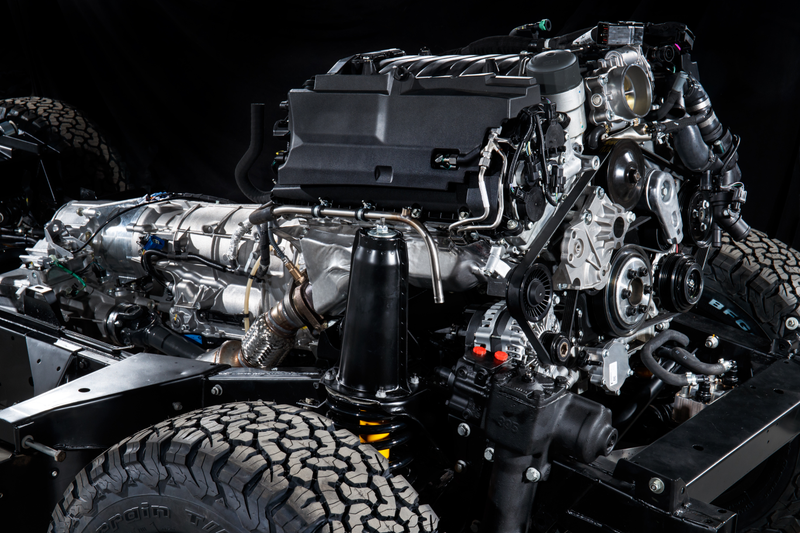 Illustration for article titled Land Rover Is Stuffing 400 HP V8s Into Vintage DefendersÂ